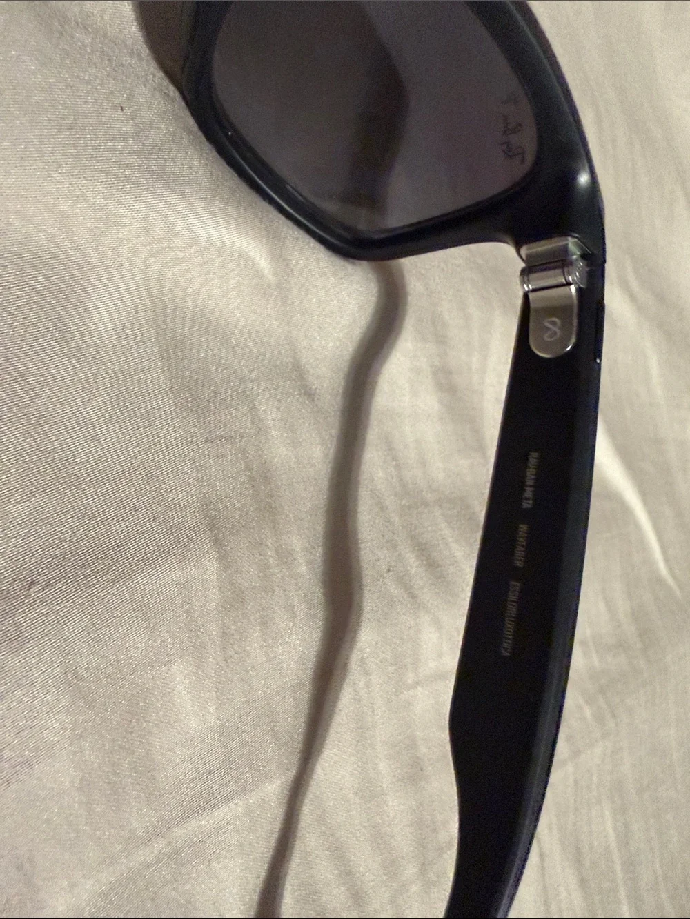 Ray-Ban Black Wayfarer Sunglasses with Brown Case